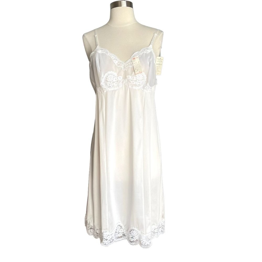 Vintage Vanity Fair of Antron lll Ivory Lace Slip Dress Nightgown